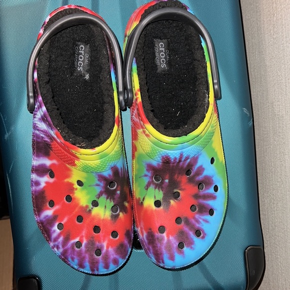 NWOB - Crocs - Tye dyed fleece lined clogs Men’s Size 12 - Picture 6 of 6